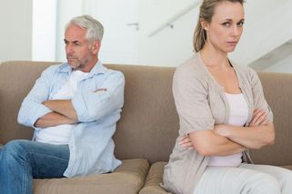 Má tři milenky. Jednu starší paní, druhá mi to přišla říct a s třetí má malé dítě. Prý nás chce všechny - Proženy.cz